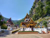 Entrance to the Chetawan Cave Tempel